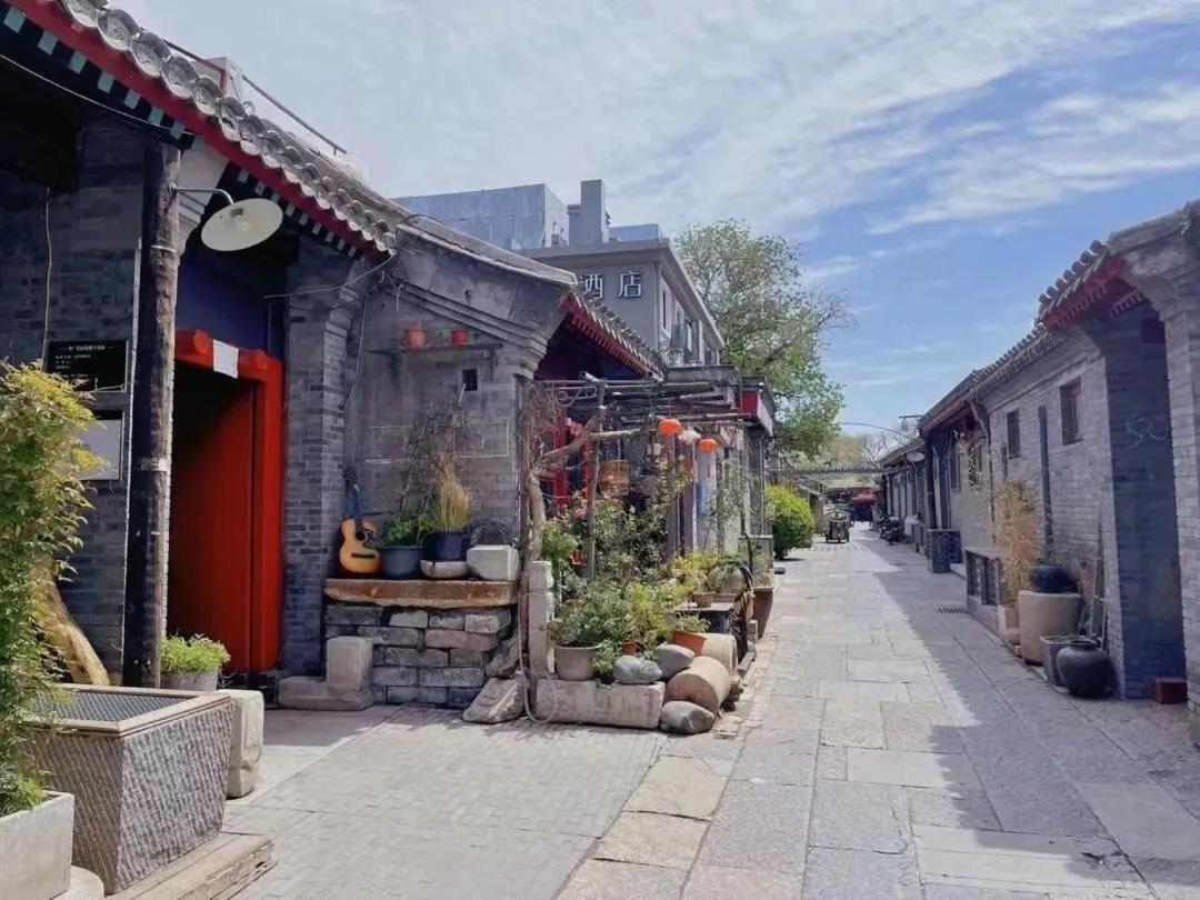 The East Hotel-Very Close To The Drum Tower,The Lama Temple,Houhai Bar Street,And The Forbidden City,There Are Many Old Beijing Traditional Hutongs Around The Hotel ,Experience The Culture Of Old Beijing Hutongs,Near Exit A Of Shichahai On Metro Line Eksteriør billede