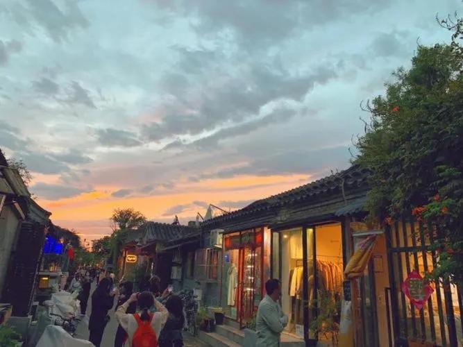The East Hotel-Very Close To The Drum Tower,The Lama Temple,Houhai Bar Street,And The Forbidden City,There Are Many Old Beijing Traditional Hutongs Around The Hotel ,Experience The Culture Of Old Beijing Hutongs,Near Exit A Of Shichahai On Metro Line Eksteriør billede