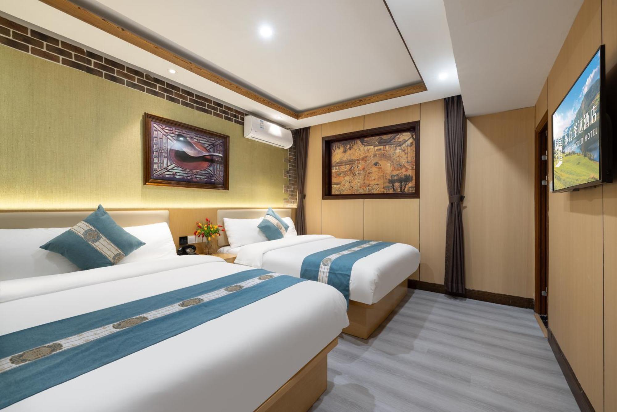 The East Hotel-Very Close To The Drum Tower,The Lama Temple,Houhai Bar Street,And The Forbidden City,There Are Many Old Beijing Traditional Hutongs Around The Hotel ,Experience The Culture Of Old Beijing Hutongs,Near Exit A Of Shichahai On Metro Line Eksteriør billede