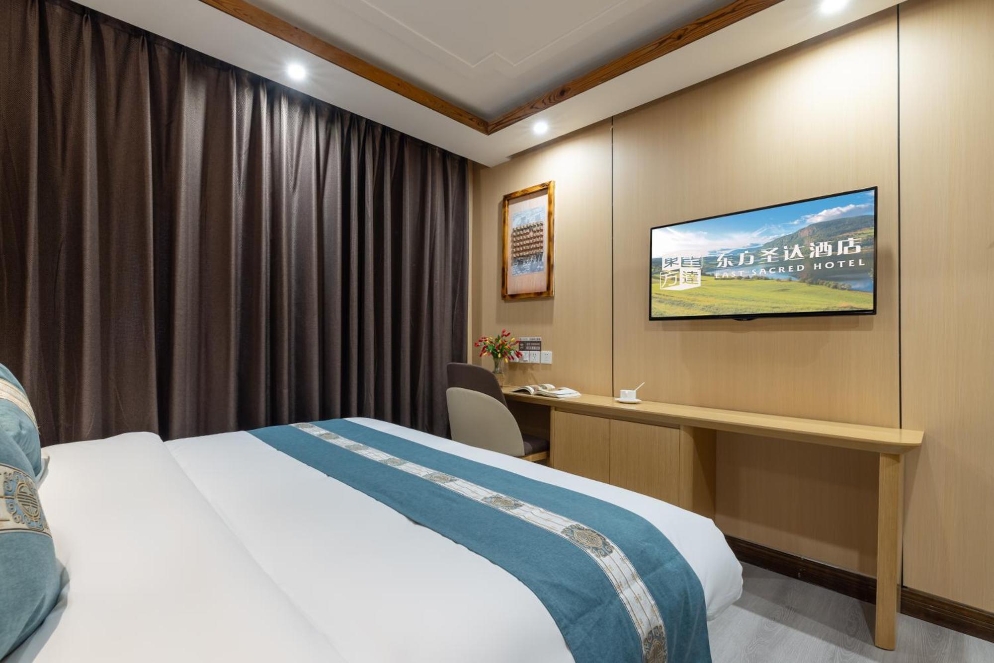 The East Hotel-Very Close To The Drum Tower,The Lama Temple,Houhai Bar Street,And The Forbidden City,There Are Many Old Beijing Traditional Hutongs Around The Hotel ,Experience The Culture Of Old Beijing Hutongs,Near Exit A Of Shichahai On Metro Line Eksteriør billede